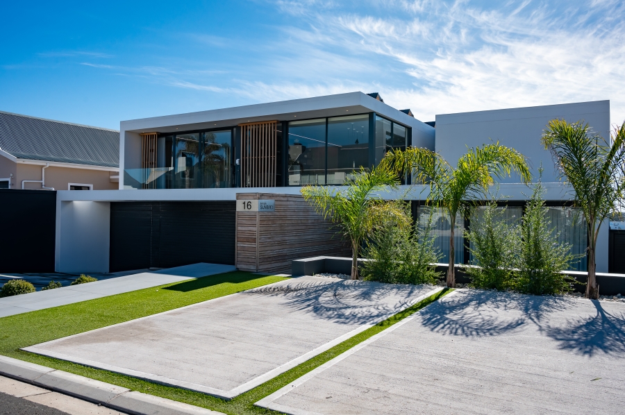 6 Bedroom Property for Sale in Myburgh Park Western Cape